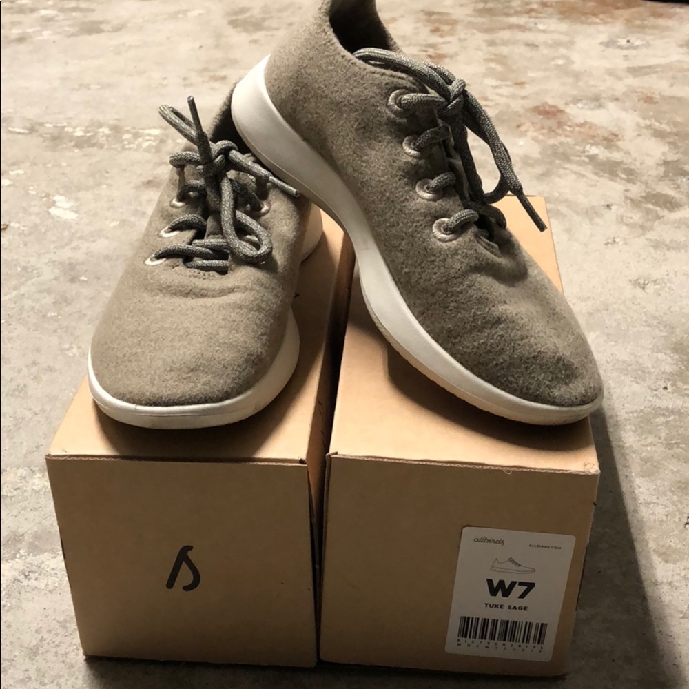Allbirds Runners Size W7 in Turk Sage Gently Worn